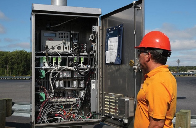 Global Traffic Signal Controller Market