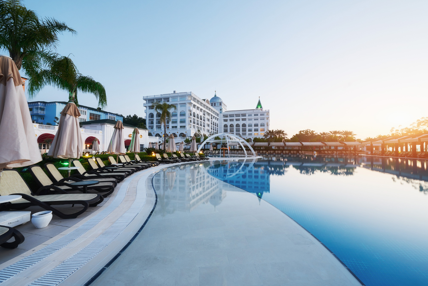 Hotel Boom: Where Adventure & Profits Meet (2027 Market Size: $1.6 Trillion!)